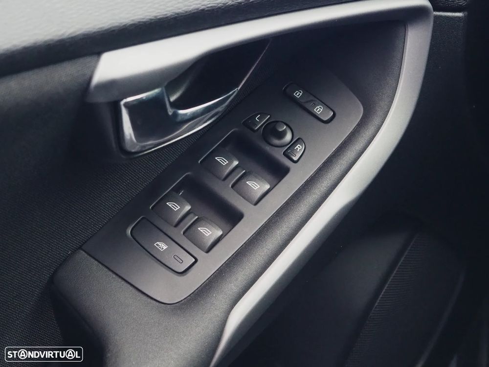 Volvo V40 1.6 D2 Momentum Eco - 19