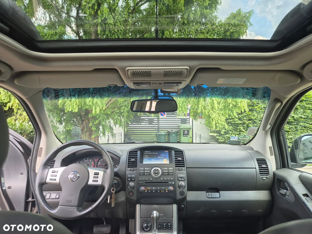 Nissan Navara 2.5 D Platinum Long EU5 - 15