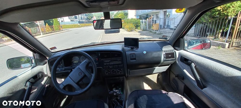 Volkswagen Passat 1.9 TD CL - 13