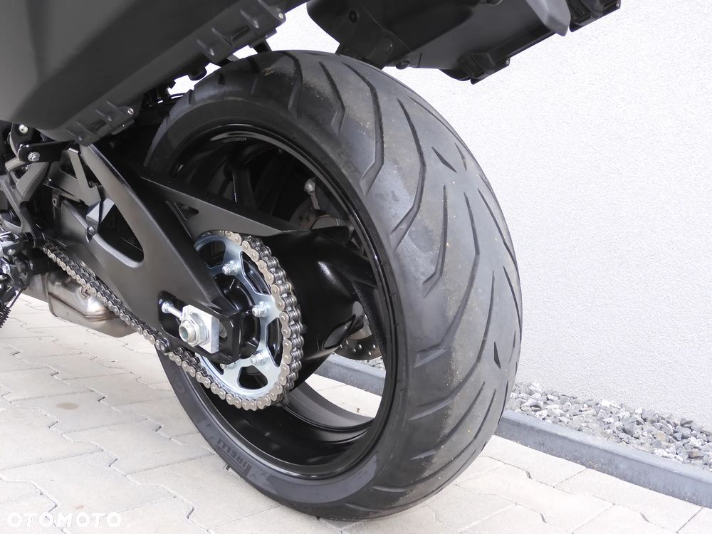 Suzuki GSX - 33