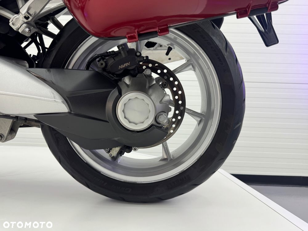 Honda VFR - 25