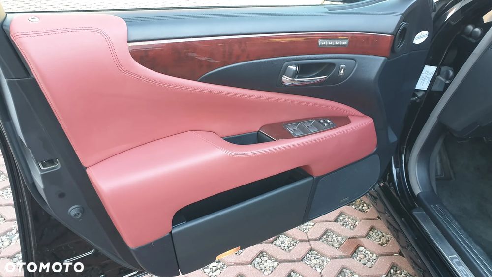 Lexus LS - 10