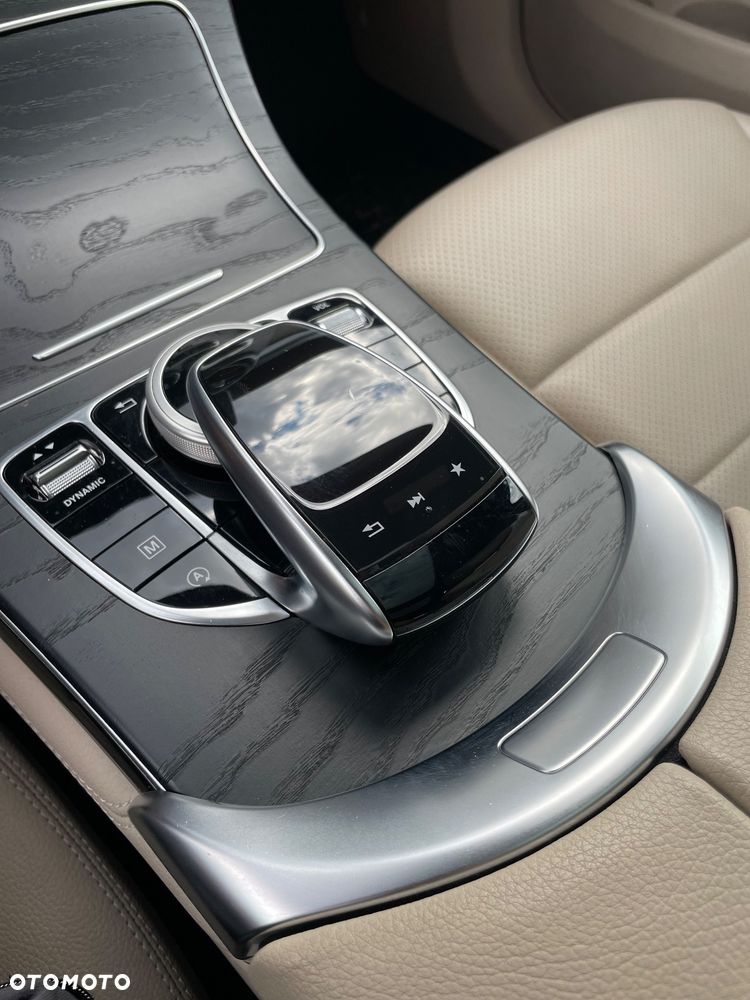 Mercedes-Benz GLC 300 4Matic 9G-TRONIC AMG Line - 26