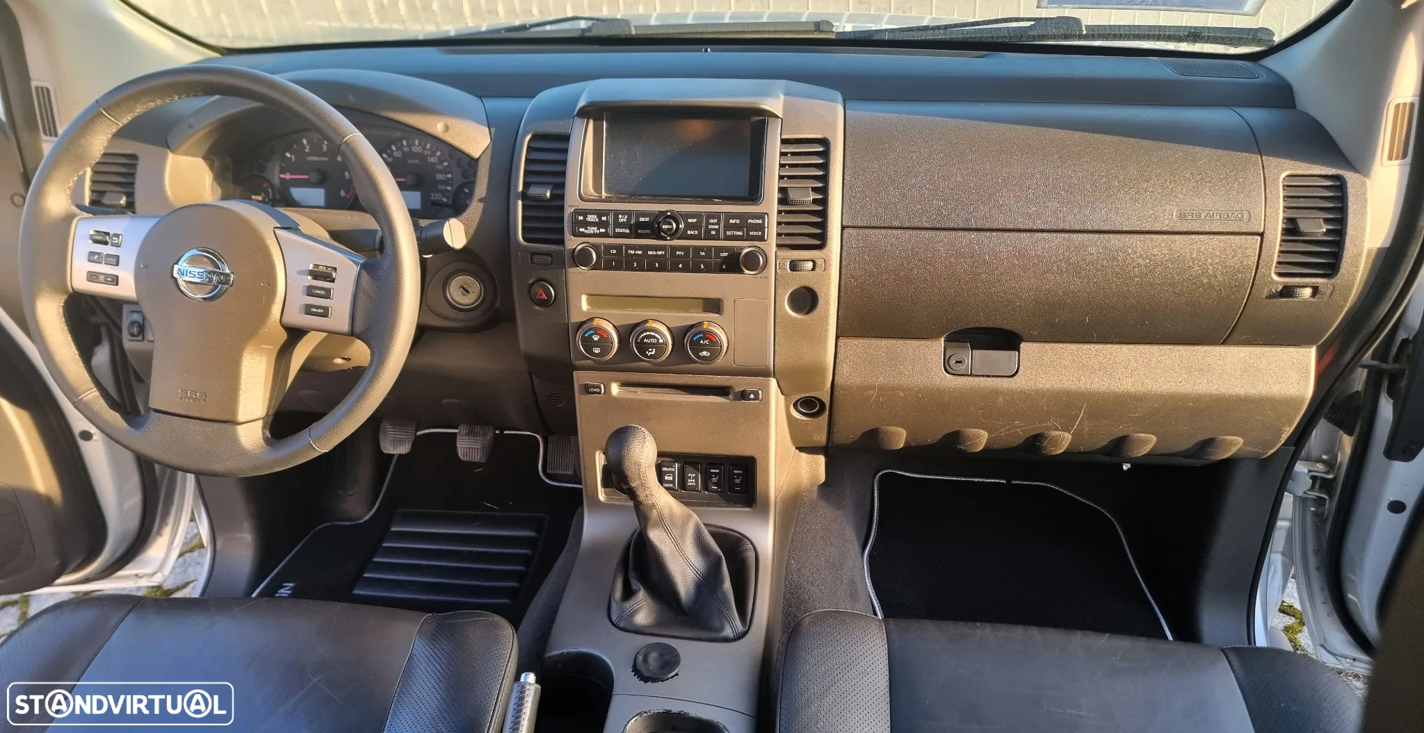 Nissan Navara Premium - 23