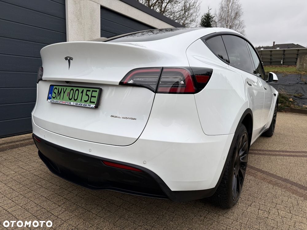 Tesla Model Y Long Range AWD - 9