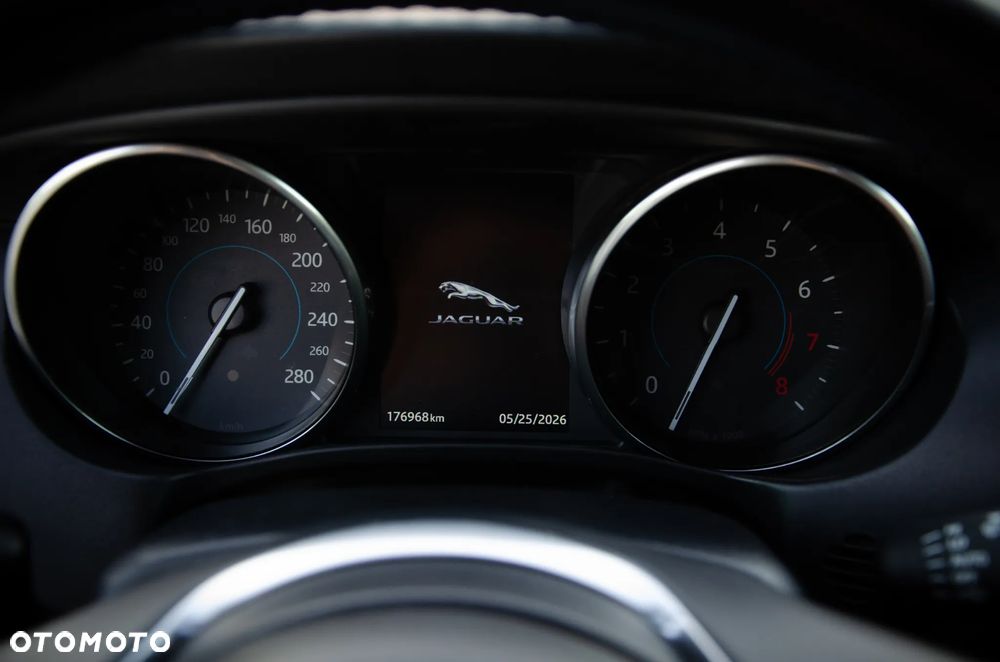 Jaguar XE - 17