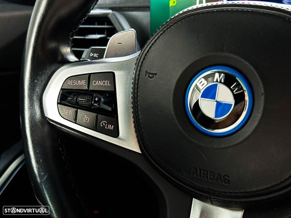 BMW 330 e Pack 50 anos M Auto - 35