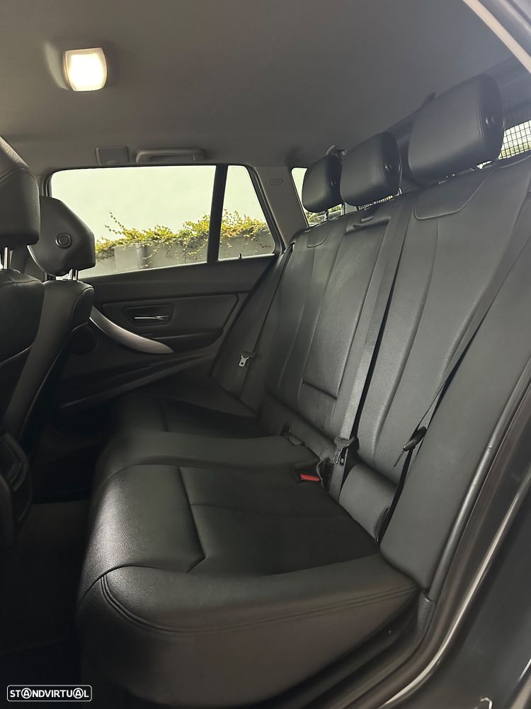 BMW 318 d Touring Line Sport - 26