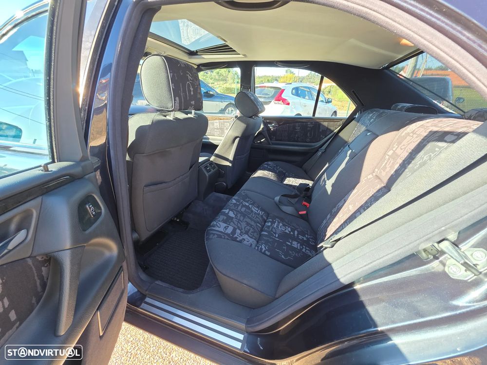 Mercedes-Benz E 250 TD Classic - 21
