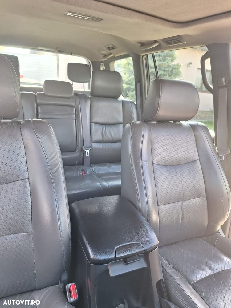 Toyota Land Cruiser - 12