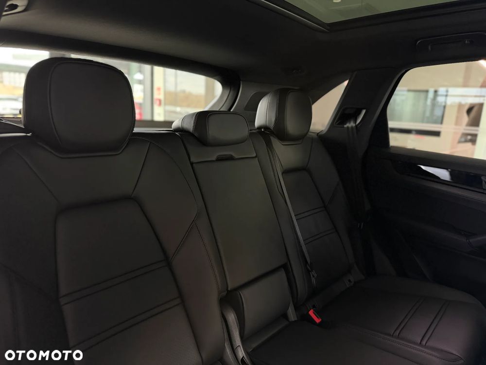 Porsche Cayenne E-Hybrid PHEV Black Edition - 38