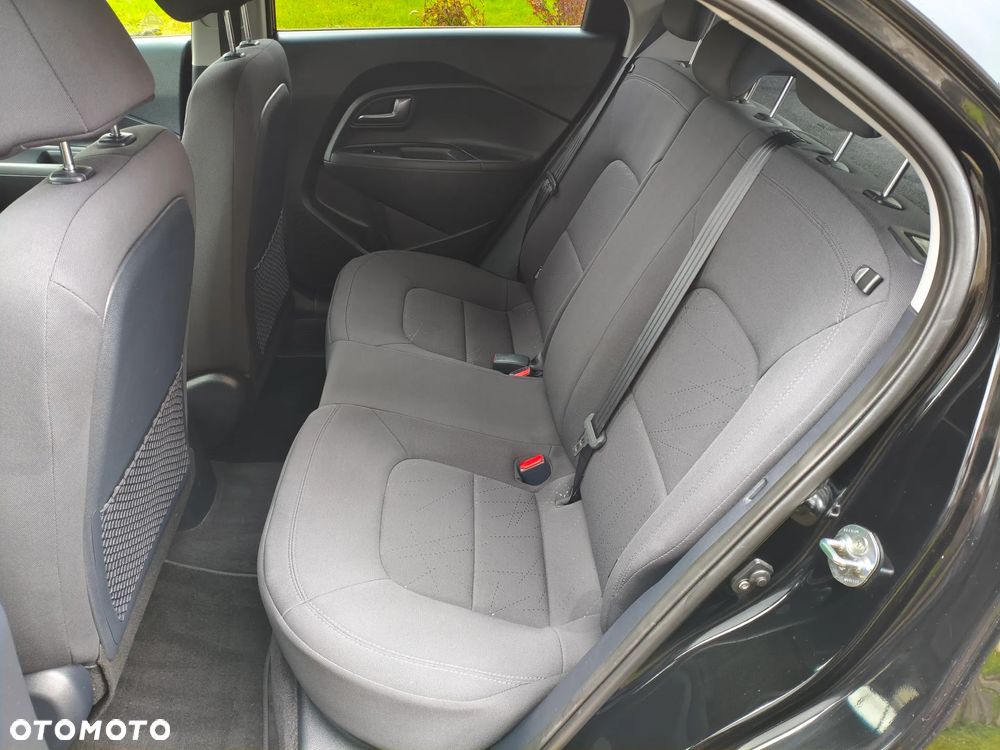 Kia Rio - 16