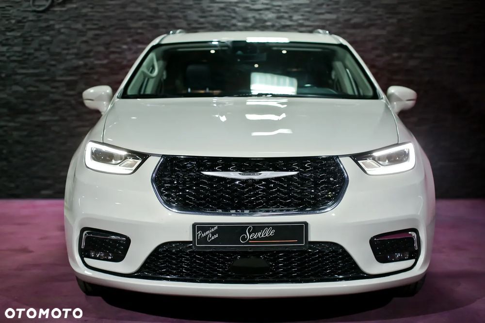 Chrysler Pacifica - 1