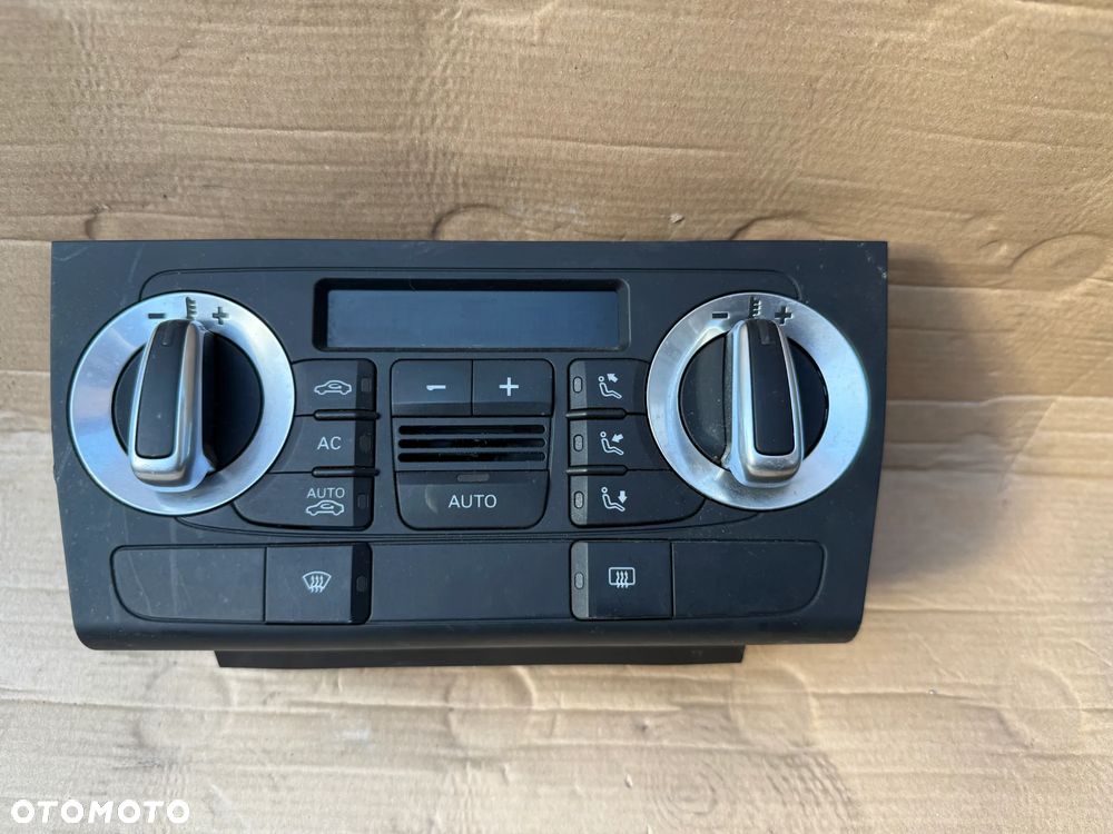 Panel klimatyzacji 8P0820043BM Audi A3 8P lift 2010r OE - 1