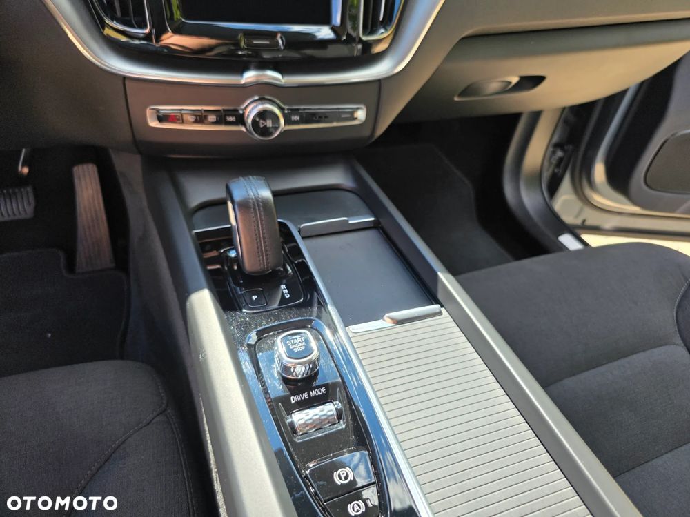 Volvo XC 60 T4 Momentum Pro - 36