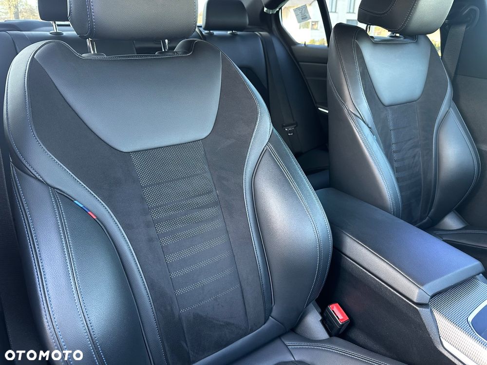 BMW Seria 3 330i M Sport - 24