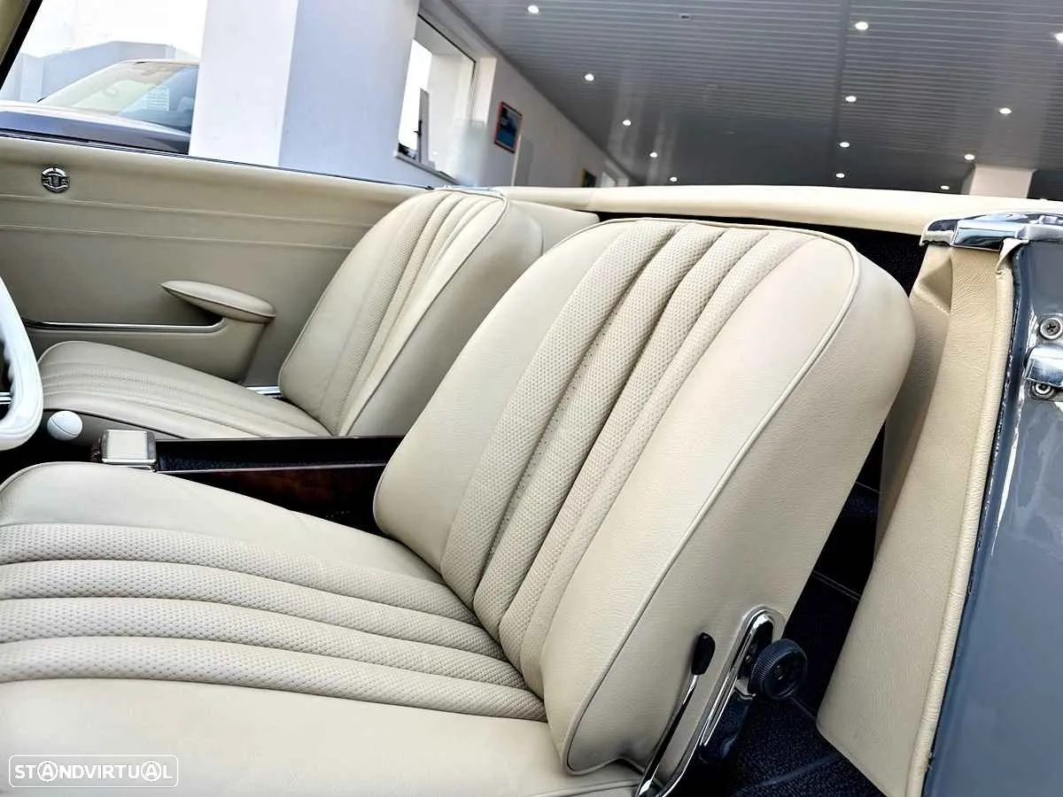 Mercedes-Benz 230 - 25