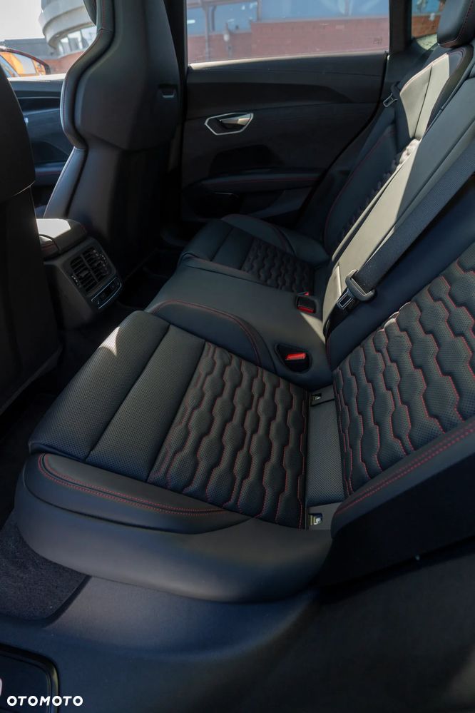 Audi e-tron GT - 12