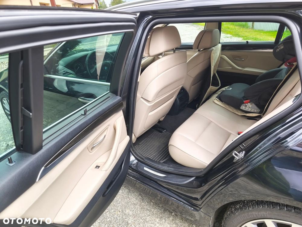 BMW Seria 5 525d xDrive - 22