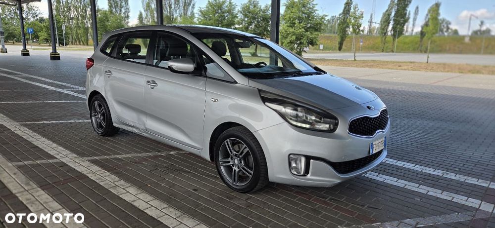Kia Carens 1.7 CRDi 115 Dream Team Edition - 10