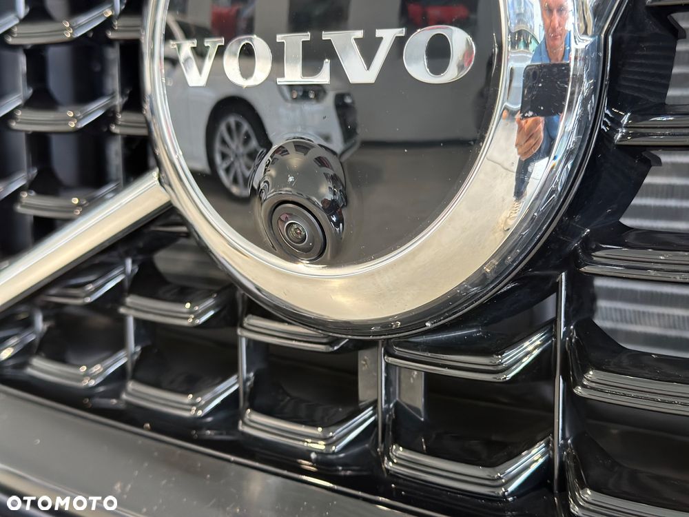 Volvo XC 60 B6 B AWD Ultimate Dark - 20