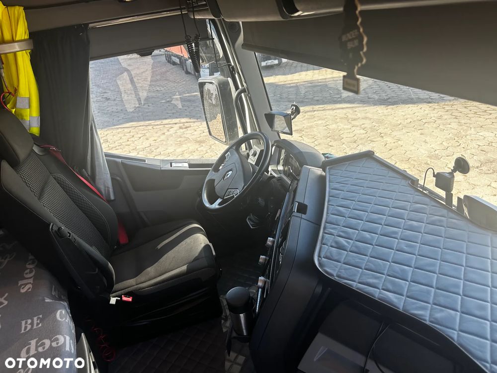 Renault Gama T High Cube - 5