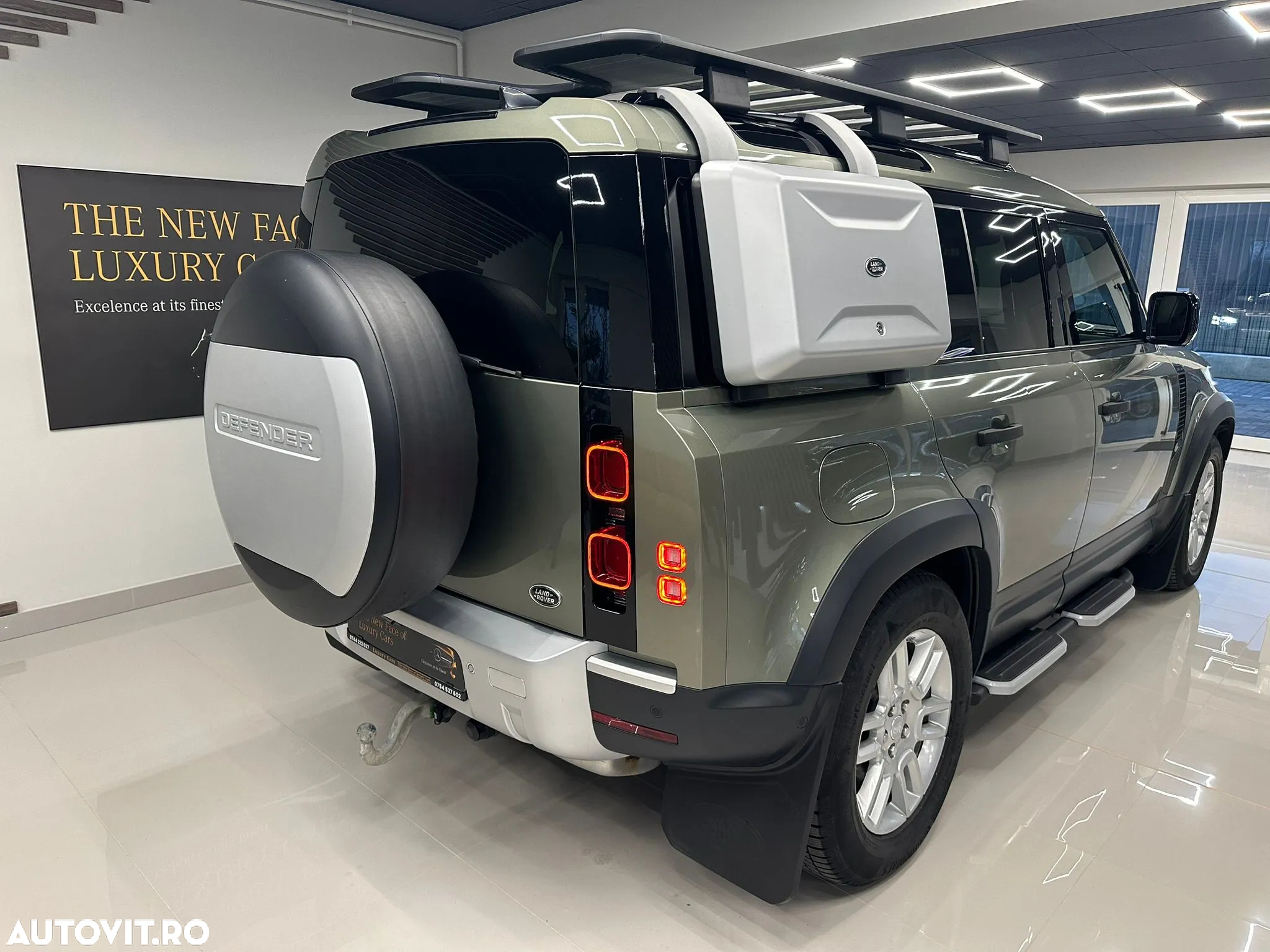 Land Rover Defender 110 2.0L D240 S - 6