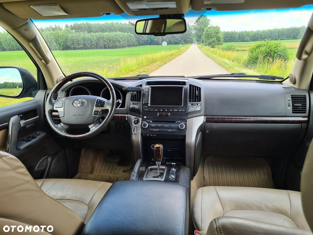 Toyota Land Cruiser - 10