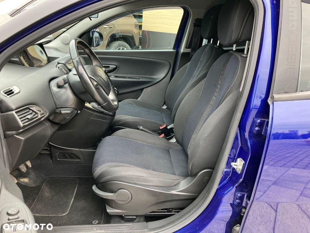 Lancia Ypsilon 1.2 8V Momo S&S - 20