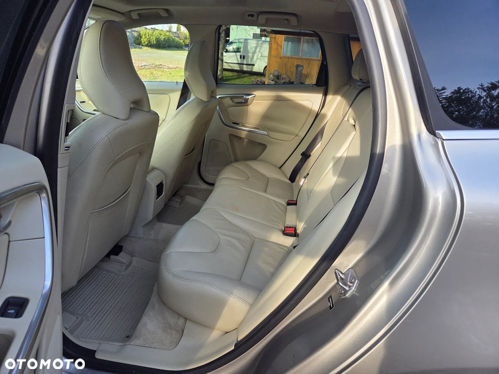 Volvo XC 60 T5 AWD Momentum - 10