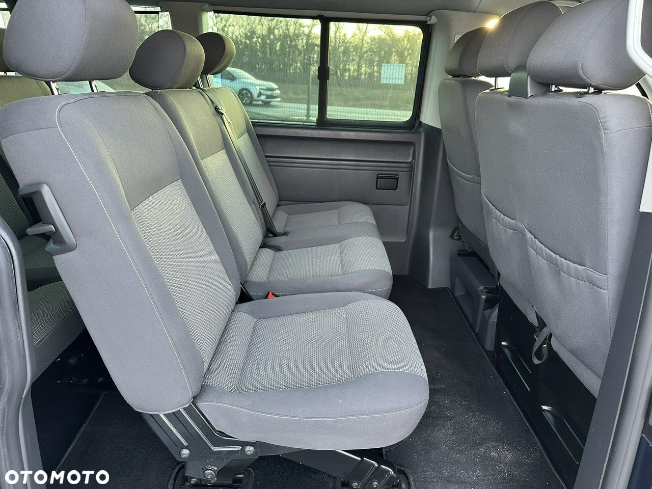 Volkswagen Caravelle - 20