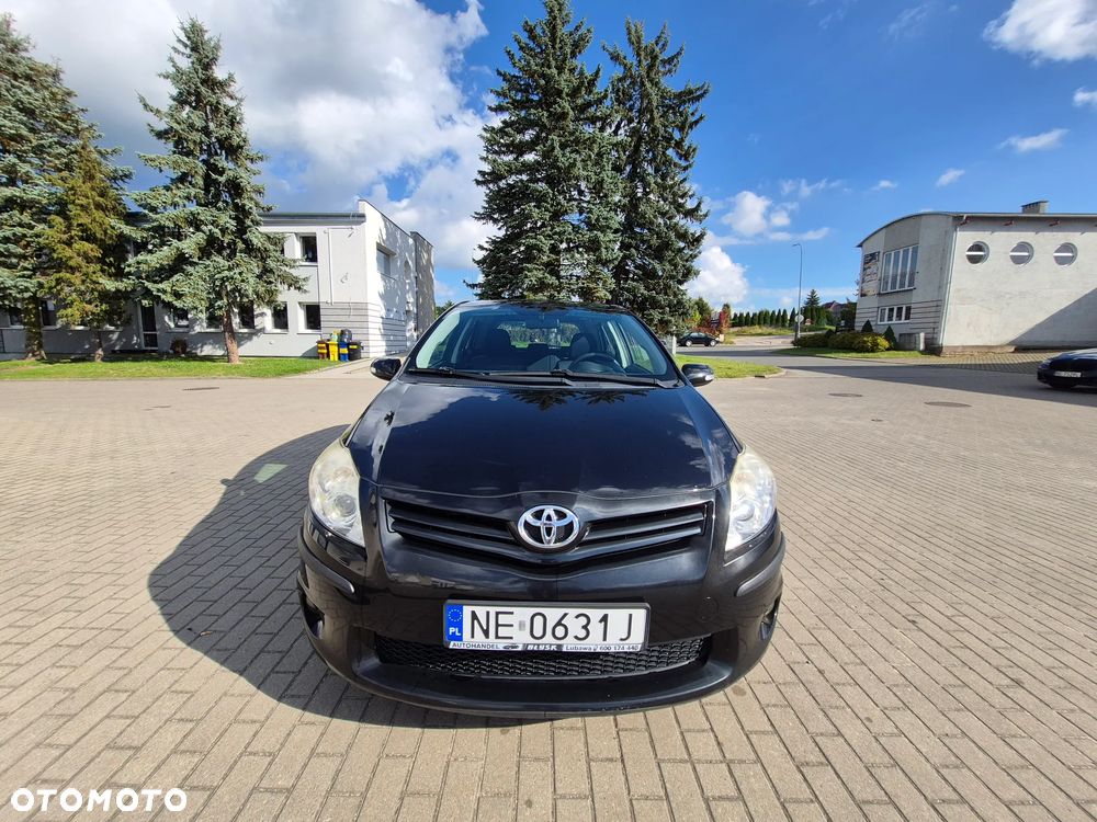 Toyota Auris 2010 photo 2