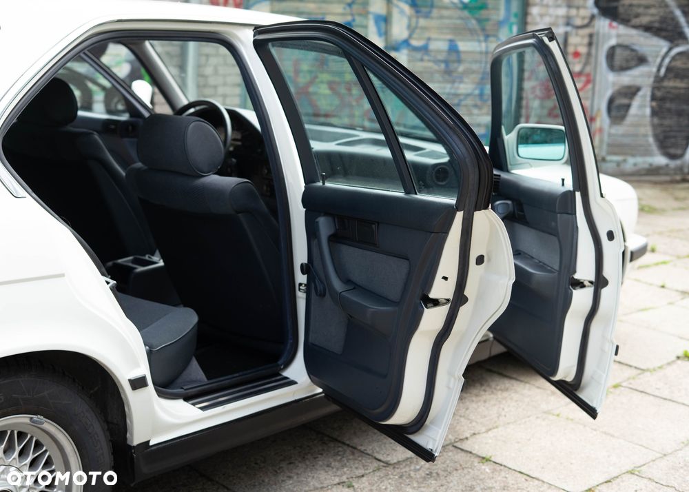 BMW Seria 5 520i - 20