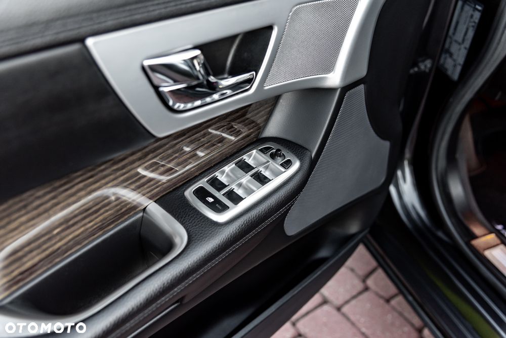 Jaguar XF 2.2 - 18
