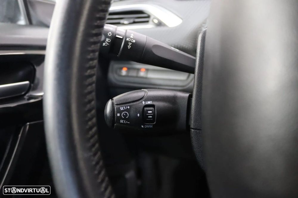 Peugeot 208 1.2 PureTech Signature - 13