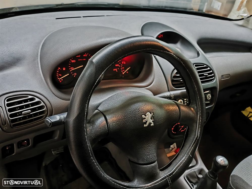 Peugeot 206 1.1 XR Présence - 6