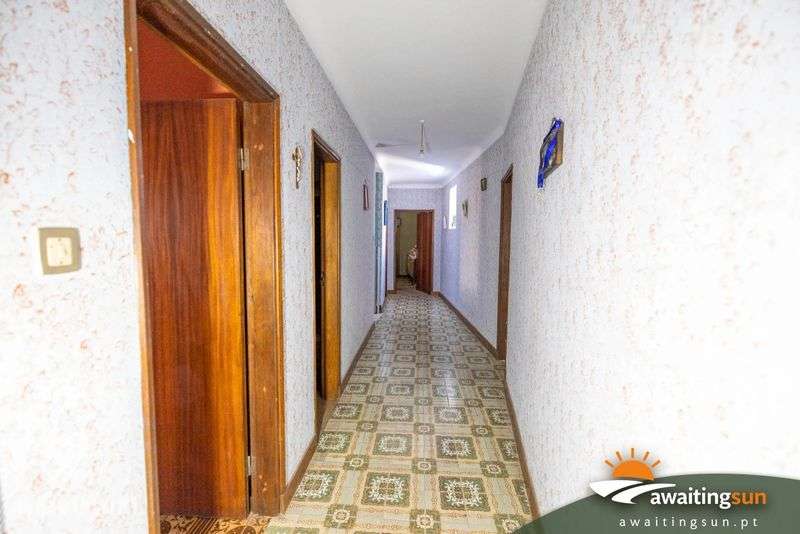Grande Casa T7 com Potencial em Casteleiro - Grande imagem: 4/12