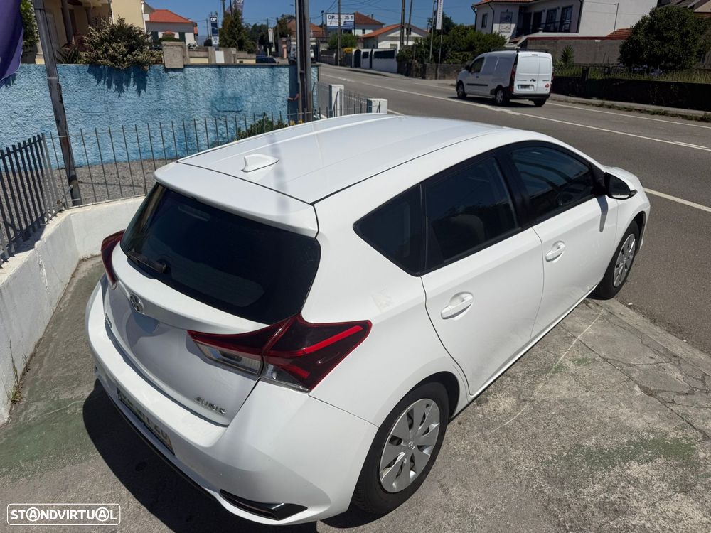 Toyota Auris 1.4 D-4D - 10