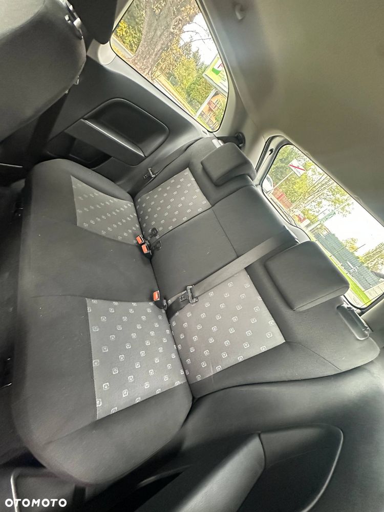 Ford Fiesta 1.3 Ambiente - 16