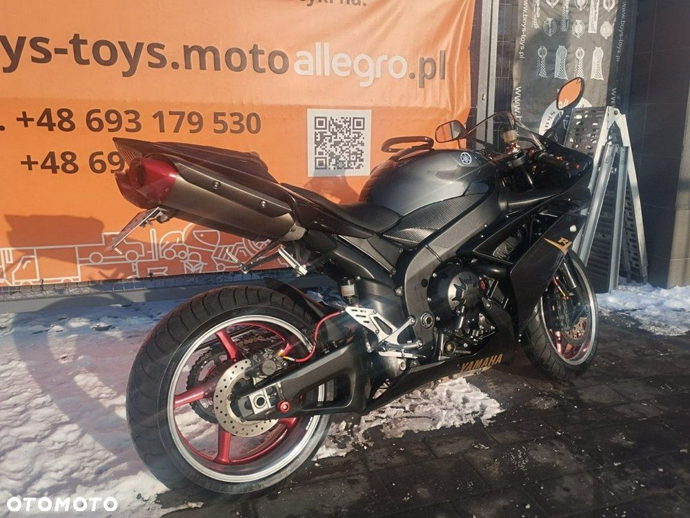 Yamaha R1 - 9