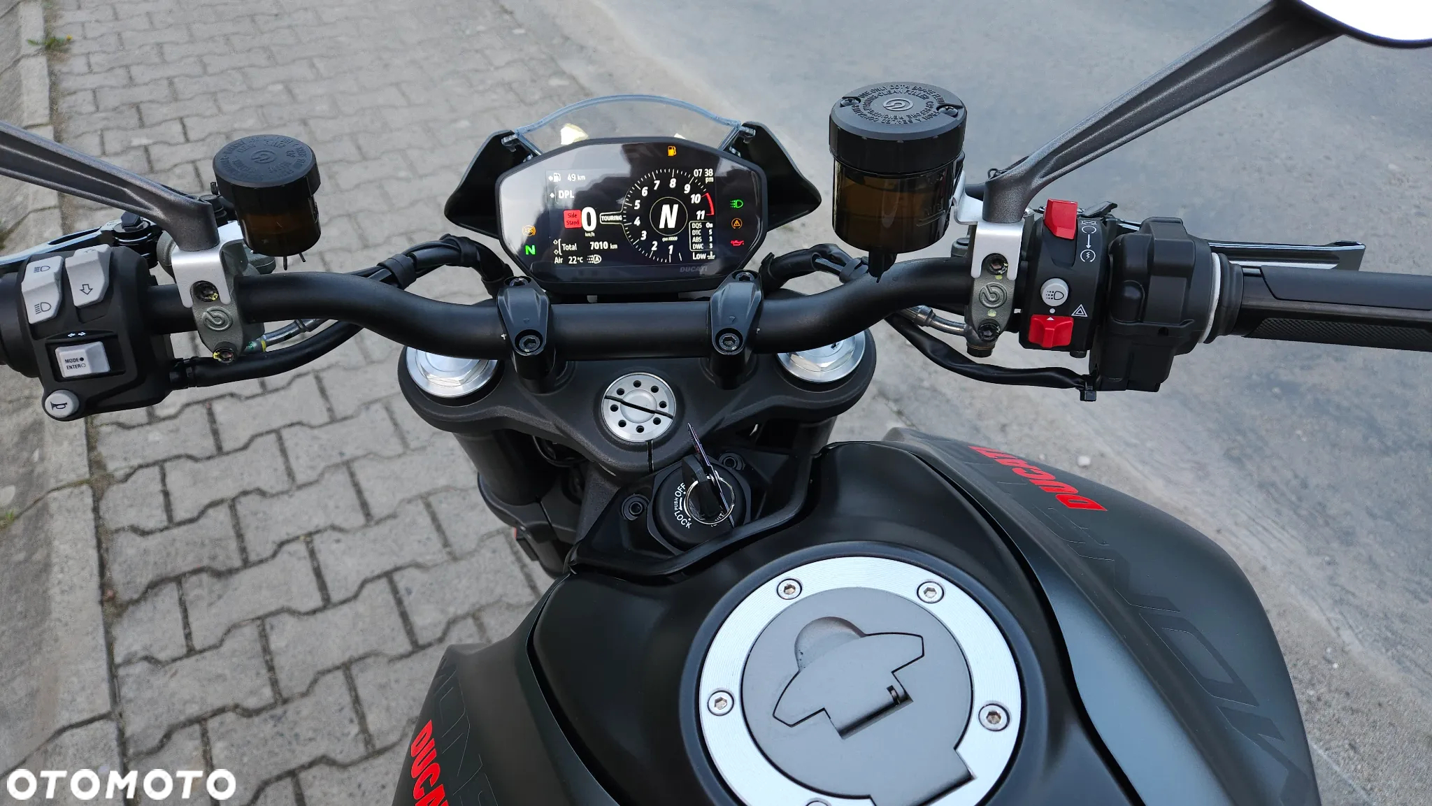 Ducati Monster - 33