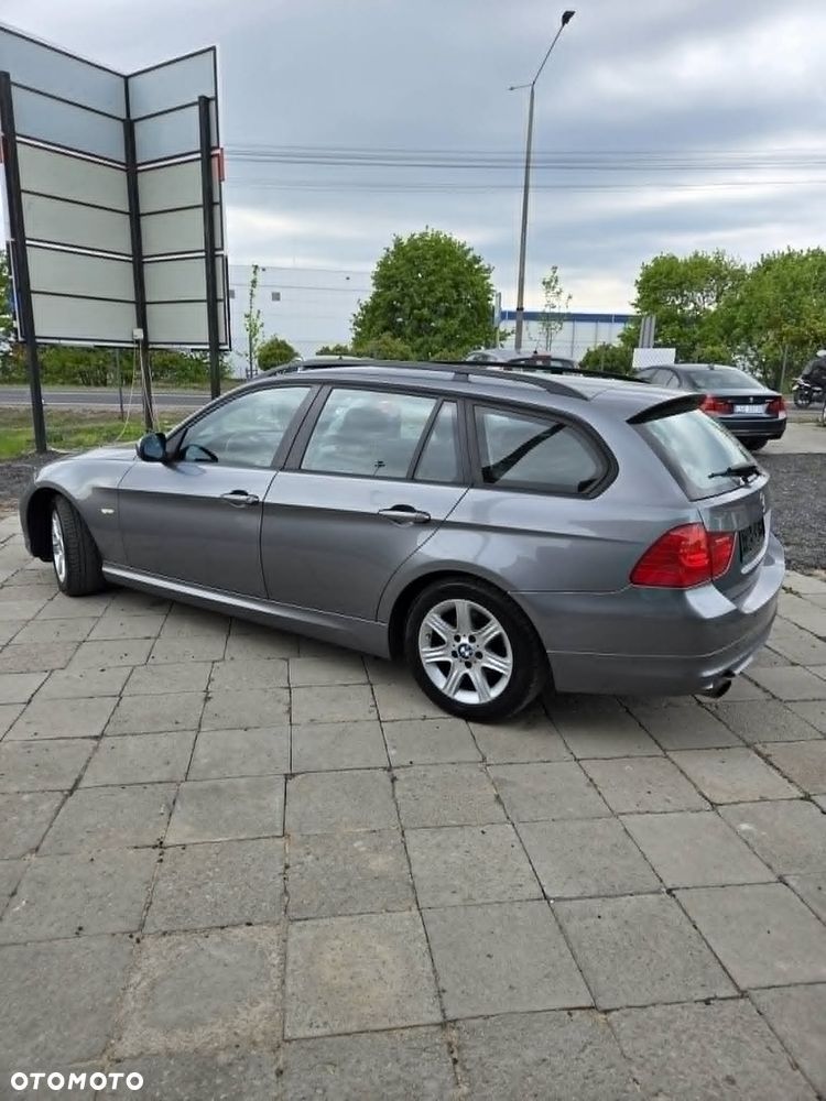 BMW Seria 3 320i - 10