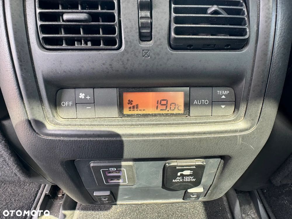 Nissan Pathfinder - 25