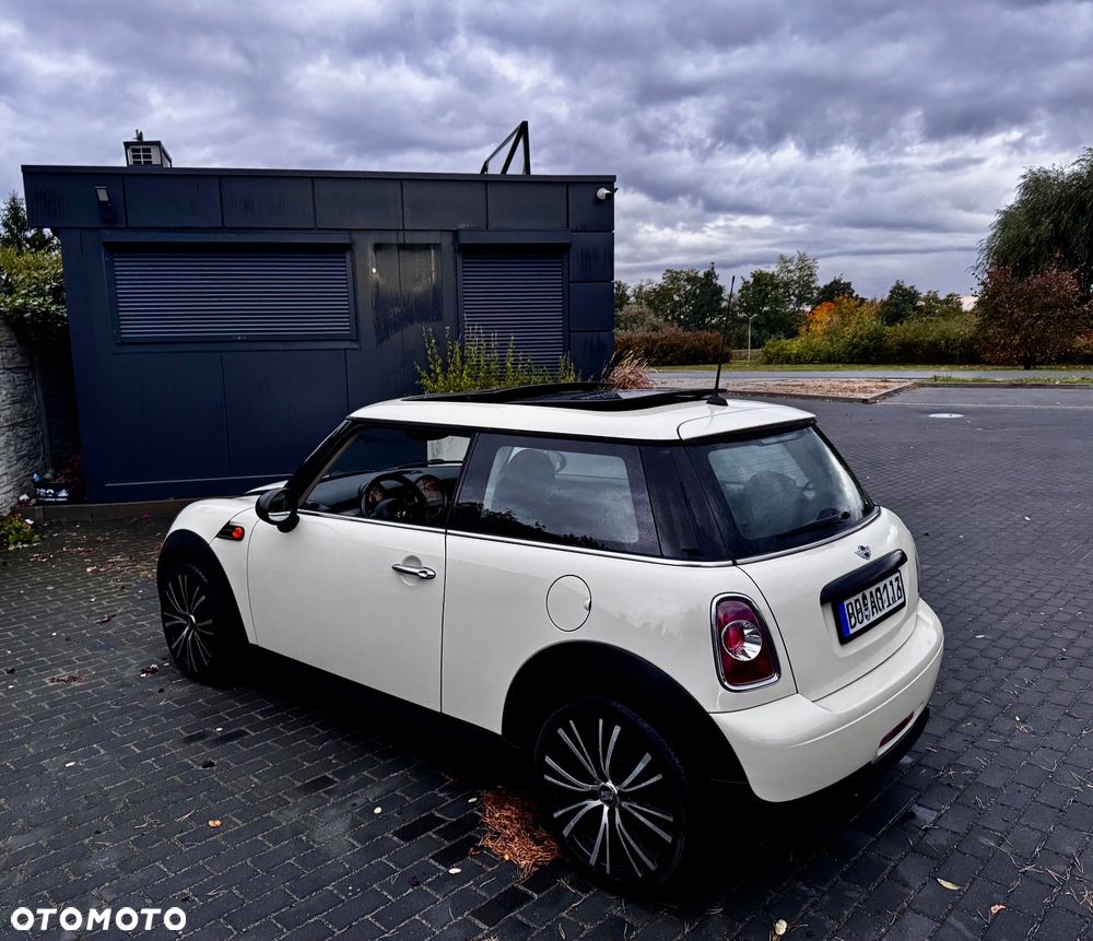 MINI Cooper 50 Mayfair - 3