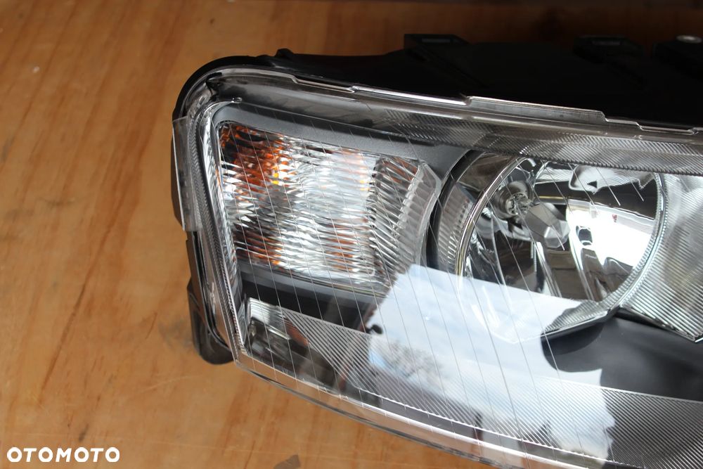 LAMPA PRZEDNIA PRAWA AUDI A6 C6 1EE008880-02 4F0941004 2007 EU - 2