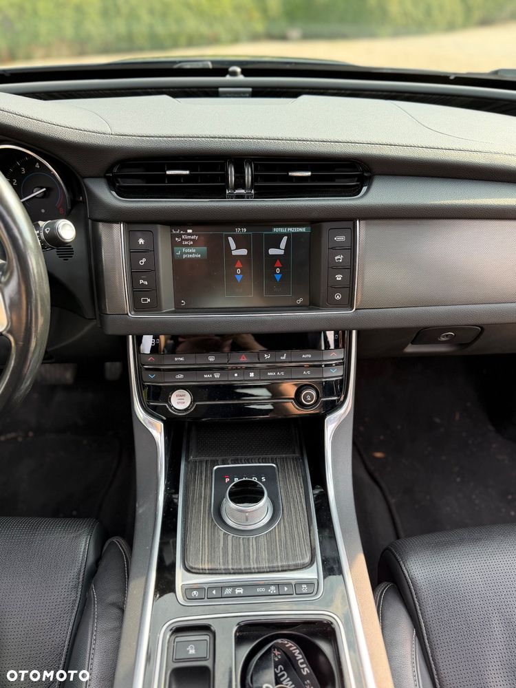 Jaguar XF 3.0 V6 S - 18