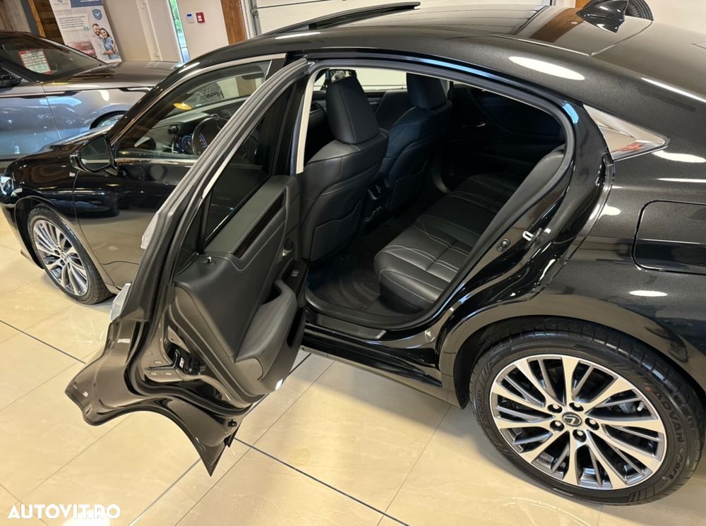 Lexus Seria ES 300h 2.5 TNGA HV 25H- 4X2 CVT Executive - 7