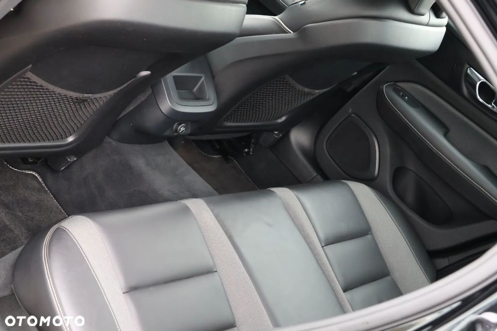 Volvo S60 T4 R-Design - 25