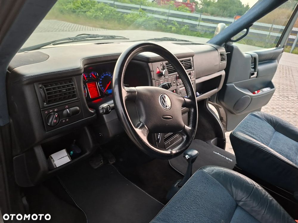 Volkswagen Caravelle - 31