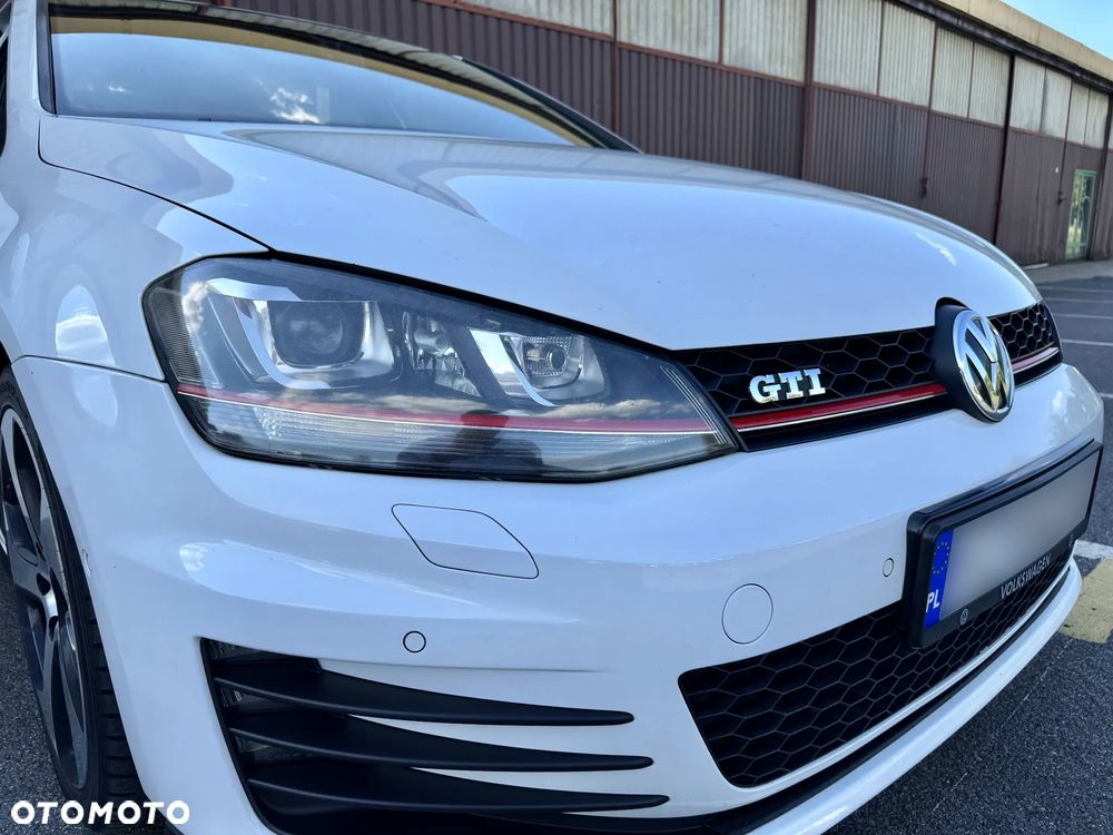 Volkswagen Golf - 8